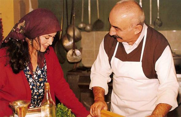 Ekrann fenomen dizilerinden biriydi kinci Bahar. Trkan oray ve ener en gibi iki ustaya kalabalk bir kadro elik ediyordu.Final blmnde sokaklarn boald aylarca konuuldu.