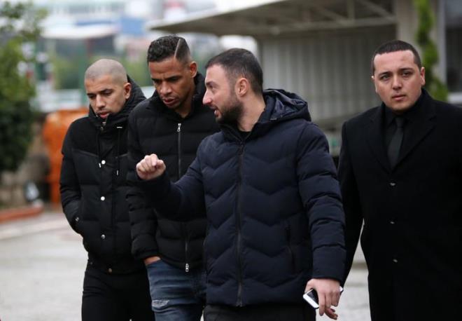 Galatasarayl futbolcular da hocalar Terim'i yalnz brakmad.