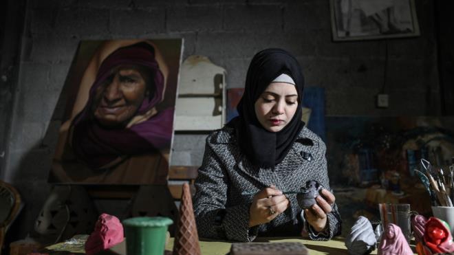 srail`in, yllardr abluka altnda tuttuu Gazze`ye 7 Temmuz 2014`te balatt ve 51 gn srdrd saldrlarda 551`i ocuk 2 bin 158 Filistinli ehit olmu, 11 binden fazla kii yaralanmt.  srail`in Austos 2014`te Refah kentinde iledii katliamda yzlerce kii lm ve yaralanmt. Sz konusu saldrlarda Refah kentinin en byk ve en nemli hastanesi Muhammed Yusuf en-Neccar da bombalanm, Filistinliler ehit ocuklarnn naalarn artlar elverili hale gelene ve defnedilmelerine izin verene kadar dondurma dolaplarnda saklamak zorunda kalmt.