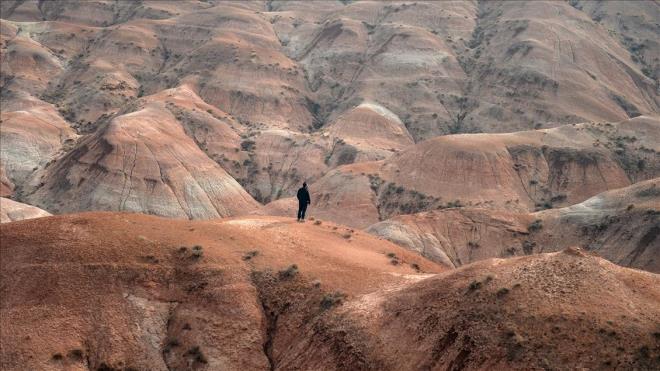 Youn k artlarnn etkili olduu Dou Anadolu Blgesi'nde, iklimiyle dikkati eken Idr'daki Gkkua Tepeleri, doa sporcularnn ve fotoraflarn urak yeri haline geldi. Gkkua Tepeleri'nin son zamanlarda sosyal medya zerinden nnn yaylmasyla Idr'n yan sra dier dou illerinden de ok sayda doa sporcusu ve doa fotorafs blgeyi ziyaret ediyor. ( Blent Mavzer - Anadolu Ajans )