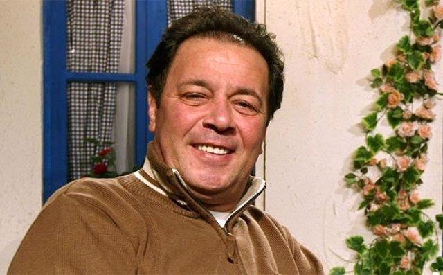 "Tatl Kaklar" adl dizide canlandrd "Saffet" karakteriyle adn duyuran oyuncu Yaln Mente, solunum yetmezlii sebebiyle Gztepe'deki zel bir hastanede youn bakmda tedavi gryordu. 12 gndr youn bakmda olan usta oyuncu Yaln Mente hayatn kaybetti.