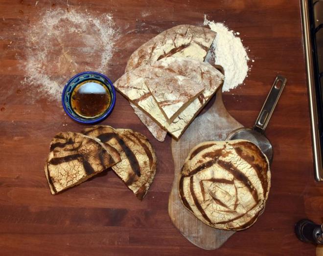 Tm Restoranlar Lokantalar ve Tedarikiler Dernei Sivas ube Bakan ve lokanta iletmecisi shak Kaan Usta, 1919&#8217;da Sivas Kongresi dneminde Gazi Mustafa Kemal Atatrk&#8217;e ikram edilen ekmei yeniden yapt.