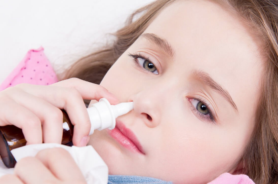 NEDEN BU SE... Eer burun tkanklnn nedeni deviasyon ise tek zm ameliyattr. Kemik ve kkrdak erilii dzeltildii takdirde nefes sorunu dzelir. Burun ameliyatlar korkulan bir ameliyat olmaktan kt. Sk tekrarlayan sinzit ataklarnda ise ncelikle ila tedavisi ile iltihab kurutup, sonrasnda deviasyon, konka blloza gibi anatomik problemleri ameliyatla hallediliyor.&#8221; aklamalarnda bulundu.