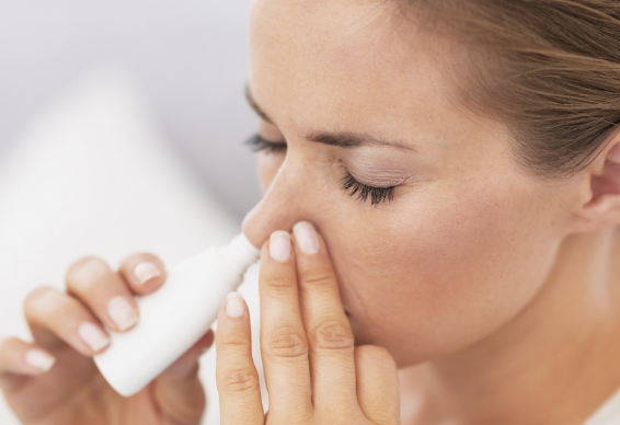 HORLAMA BYK SORUN!: Kronik burun tkankl olan hastalardaki en nemli belirtilerden birisinin de horlama olduunu ifade eden Dr. Baykal, &#8220;Kii sabah uyandnda aznda kuruluk hissi oluur. Burun i ksm erilii ( deviasyon ) genellikle travma sonras gelien burun orta blmesinin erilii durumudur.