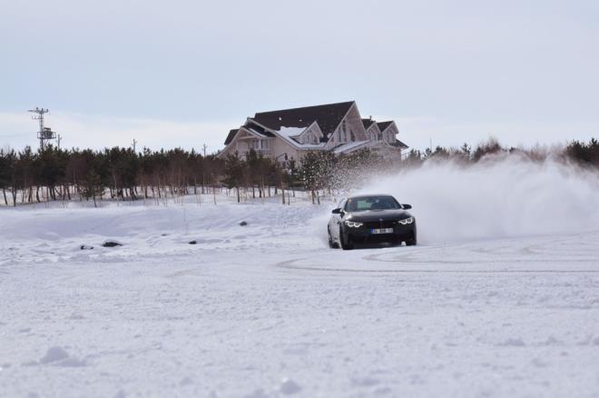 zelikle k aylarnda yerli ve yabanc turistlerin youn ilgi gsterdii ldr Gl, yaplan kar ve buz srleri ile dikkatleri zerine ekmeye balad. Bir tarafta kayarak ilerleyen aralar dier taraftan atl kzak gezileri insanlar etkiledi. ldr Gl zerinde yaplan sr ve drift havadan da grntlendi.