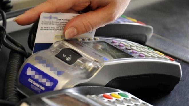 Yargtay kredi kartlarna ynelik bankalarn lehine karar verdi. Kredi kart borcunu demeyenler iin haciz yolu alm oldu.