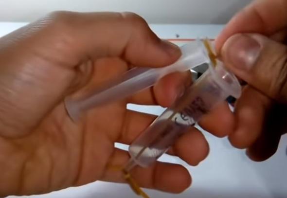 Bu iki paray lastikle birletiriyoruz.