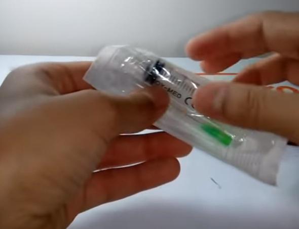 Eitim grd okuldaki dersinin bir paras olarak nce rnga buldu.