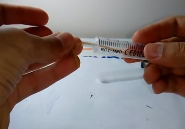 Bu ekilde rngann iine soktu.