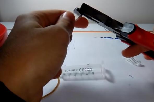 Ardndan penseyle rngann lastik ksmn karp att.