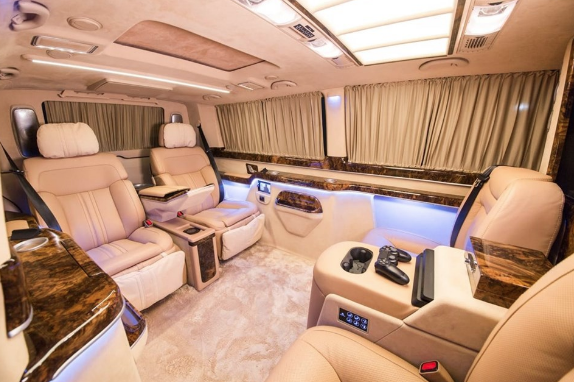 Tamamen el iiliiyle retildi. Almanya'dan gelen  ses mhendisi tarafndan araca Tarkan'n istei dorultusunda zel bir ses sistemi yerletirdi.