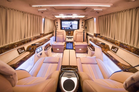 VIP minibsn i ve d tasarmnda 8 endstriyel tasarmc grev alrken, kullanllk ve konfora ncelik verildi.