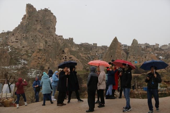 Blgede yaanan hareketliliin, 2019 ylnda erken baladn belirten Uhisar Belediye Bakan Ali Karaaslan, geen yl blgede turist rekoru krldn, ziyareti saysnn bu yl daha da artacana inandn syledi.