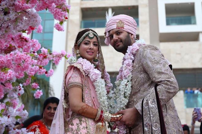 Trkiye'de u ana kadarki en yksek bteli Hint dn olduu belirtilen organizasyona 650 davetli ile 450 civarnda yabanc prodksiyon, dekor ve teknik ekip katld.