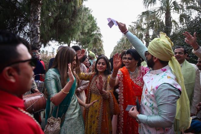 Rahit Khan, Ruskar Prakash ve Atif Aslam gibi Hintli sanatlar da sahne ald. Trkiye'deki yln ilk Hint dnnde yaklak 100 a, Hint yemekleriyle sunum yapt.