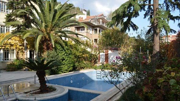 Yllardr sadece dndan grnt paylalan kk satn almak isteyenler iin ziyarete alyor.