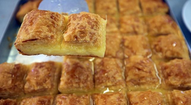 Hopa Ticaret ve Sanayi Odas Bakan Osman Akyrek, Laz breinin corafi iaret tescilini almak iin yaklak 2 yl nce alma balattklarn syledi.    almalarn tamamlanmasnn ardndan Trk Patent ve Marka Kurumuna bavurduklarn belirten Akyrek, bir sre nce de tatlnn "Hopa Laz brei" ad altnda tescillenerek corafi iaret belgesi aldn ifade etti.