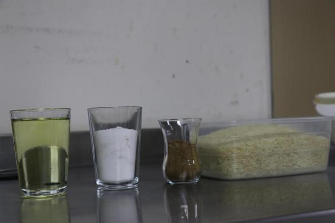 Takak, bir mterisinin tavsiyesi zerine &#8216;diyet midye&#8217; retme karar ald. Diyet yapanlarn kulland basmati tr pirin ile 3 ay nce midye retimine balad. Ya, tuz, baharat, basmati pirin ve su karmyla yapt diyet midye, ksa srede ilgi grd.