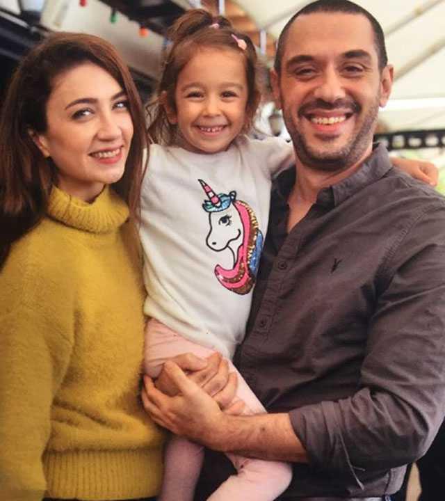 2014 senesinde &#8220;Kertenkele&#8221; adl dizide Seval karakterini canlandrrken, Timur Acar, Erdin Glener, emsi nkaya, Sinan alkanolu, Sera Tokdemir, Selahattin Taden, Cengiz Kkayvaz ile birlikte oynad.