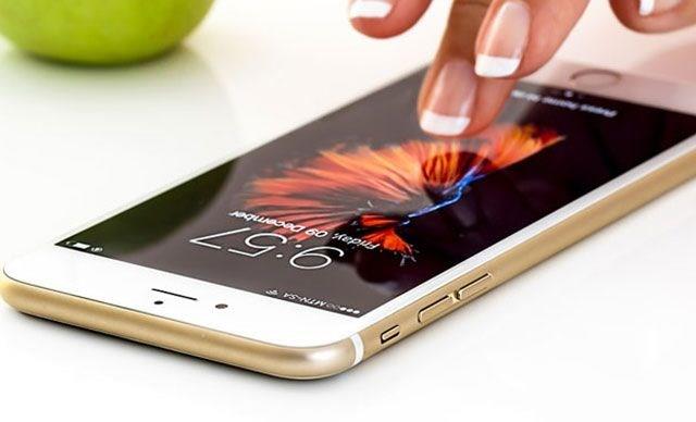 Apple, grntl arama uygulamas FaceTime&#8217;da yer alan ve bir kullancnn baka bir kullancy aradnda, aranan kullanc arya yant vermeden aramay yapan kullancya ses gitmesine neden olan hatay dzelteceini duyurdu.