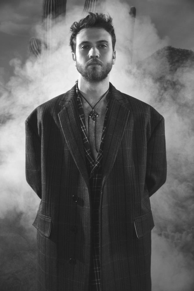 Hep rportajnda yapt zere, ustalarla almann verdii hazdan dem vuruyor. etin Tekindor&#8217;la, Ercan Kesal&#8217;la, Perihan Sava&#8217;la alyor olmann verdii manevi tatmini, hibir reytingin, hibir dln karlayamayacana inanyor: &#8220;Buradan bakyorum ilere&#8230; yle Bir Geen Zaman Ki&#8217;de 19 yandaydm, imdi 28 oldum. Bu meslei 70 yamda da yapmak istiyorum, seviyorum nk.&#8221;