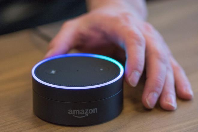 AMAZON ECHO DOT  Amazon Echo Dot Alexa destekli sanal asistan cihaz Amazon'un akll asistanlarnn en kk yesi. Cihaz kullanclarn sadece sesli komutlarla pek ok bilgiye ulamasn salyor.