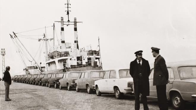 Cevat Fehmi Bakut, Burhan Felek, Ord. Prof. Nazm Terziolu, Hulki Alisbah ve Bernar Nahum`dan oluan jri, fabrikann yanndan geen aydan ilham alan "Nilfer", Bursa ovasna atf yapan "Ova", kentin ipekiliinden yola klarak nerilen "Koza", eteklerine yasland "Uluda" ve nihayet Bursa`ya adn veren Murad Hdavendigar` (Sultan 1. Murad) akla getiren "Murat" isimleri zerinde durdu.