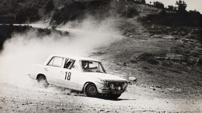 Adna eitli illerde fan kulpleri kurulan, binlerce lira harcanarak modifiye edilen, hayranlklarn "sevda" olarak niteleyenler kadar, ldklerinde tabutlarnn, zerinde tanmasn vasiyet edenler bile oluyor.