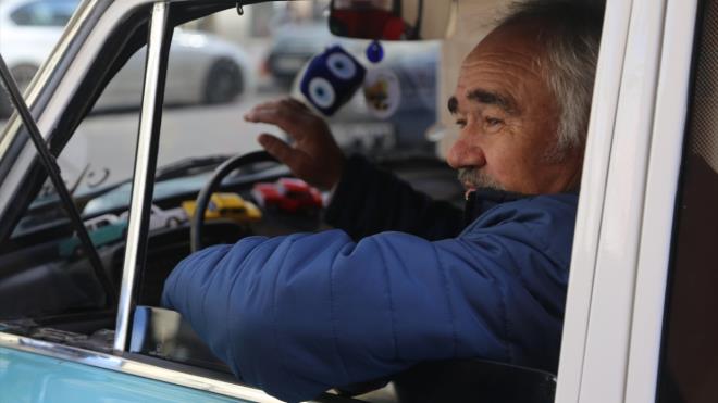 "Sevdalandk, brakamadk"     Eskiehir`de yaayan Recep Grl (62), 1976`da satn ald "Murat 124"nn ruh halini tedavi ettiini dnerek 40 yldr otomobiliyle adeta arkadalk ediyor.