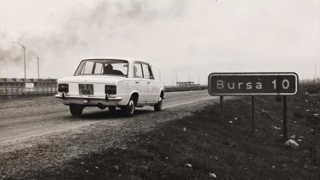 Yaklak yarm asr nce Bursa`da retiminine balanan, sz konusu dnemde fiyat ve performansyla vatandalarn gnllerinde taht kuran "Murat 124"n yollardaki 48 yllk serveni, birok kiiye gre ilk gnk heyecanyla sryor.