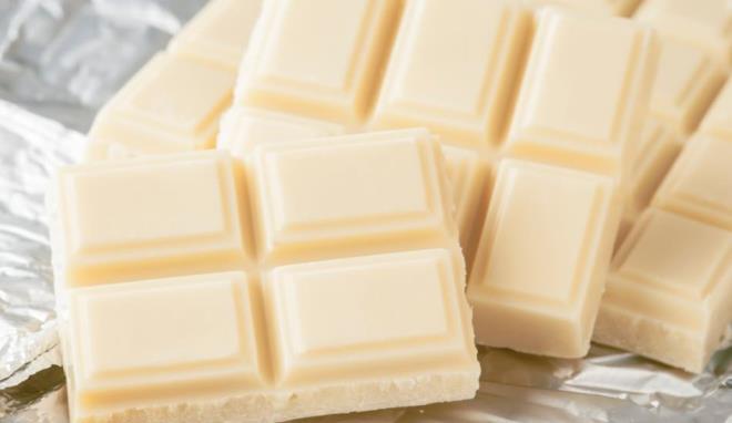 Kakao ya, eker ve stten yaplan beyaz ikolatann insan salna faydal m, zararl mdr? Kakao ya kullanlarak yaplan bu ikolata trevi ile ilgili baz aratrmalar yaplmtr. Kimi uzmana gre ya ierdiinden kilo yapmaya neden olan bu ikolata, kimi uzmana gre de st ierii nedeniyle faydaldr. Peki ikolatann zararlar nelerdir? te cevab...