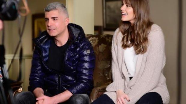 Kendi gibi oyuncu olan rol arkada Asl Enver de bu organizasyona katlmas halinde srail gezisinden 350 bin dolar kazanacak.