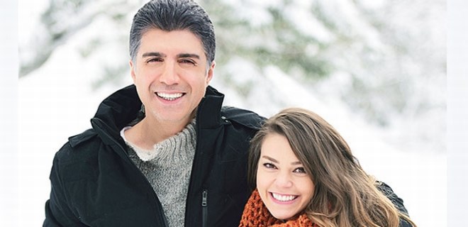 nl oyuncu zcan Deniz ile stanbullu Gelin dizisinde rol ald oyuncu arkada Asl Enver srail'e konsere gidiyor. Bu konserden 350 bin dolar kazanacak. te, haberin ayrntlar...