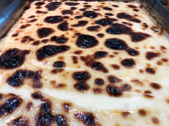 zellikle Bursa'daki esnaf lokantalar st helvasn menlerinden hibir zaman karmad. Gnmzde yalnzca Bursa'da yaplan st helvas, maliyetinin de dk olmas sebebiyle esnaf lokantalarnda en ok tercih edilen tatl haline geldi.