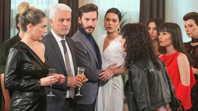 zellikle kadn izleyiciler erkek neden her istediini rahatlkla yapyor da, kadn yapnca sorun oluyor, kadn neden ezilen taraf oluyor diyerek Alihan'n hareketlerine ve Zeynep'i srekli keye sktrmasna isyan etti.