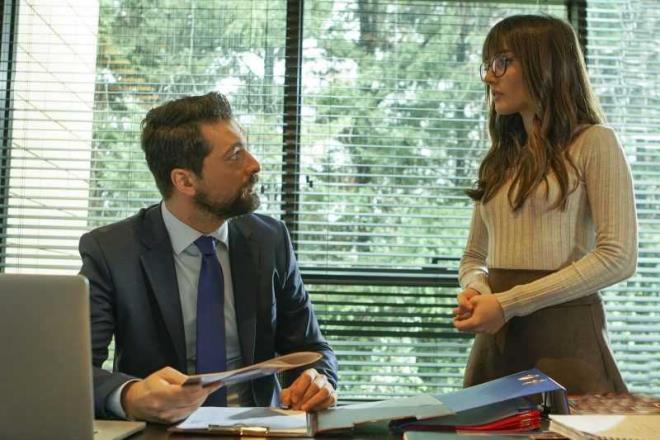 Dizinin en ok beenilen sahneleri kukusuz Alihan ile Zeynep'in ak dolu sahneleri. Tam evlenecekler derken Alihan, Halit'ten intikam almak iin onun eski ei Ender ile evlenmiti.