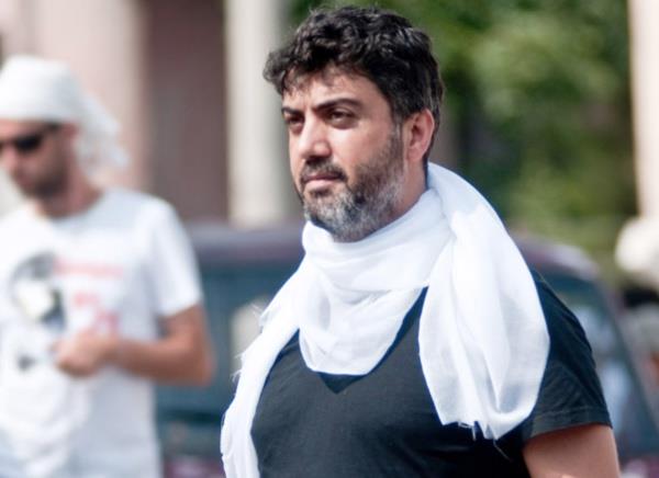 EDHO'nun dn yaynlanan yeni blmnde yapmc Raci amaz'n adnn yer almamas gndeme bomba gibi dt. Bunun nedeninin ise ATV'nin ald karar sonucu ortaya kt. Kanal ynetimi, dizinin yapmcln Raci amaz'dan alp ATV  Yapmlar'a devretti.