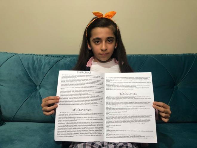 Heyecan artan Nergis bir yl iinde yazd hikayelerin birletirip yenilerini de ekleyerek 50 sayfalk hikaye kitab kard. Kitapta bulunan resimleri ise Nergis'in snf arkadalar izdi.