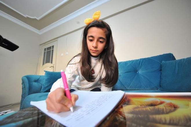 Hikayelerinde hayvan sevgisi, arkadalk ve evre gibi konular ileyen Nergis, "Birinin gelip kitabm alp, bastrp, datmasn, herkesin kitabm okumasn ok istiyorum" dedi.