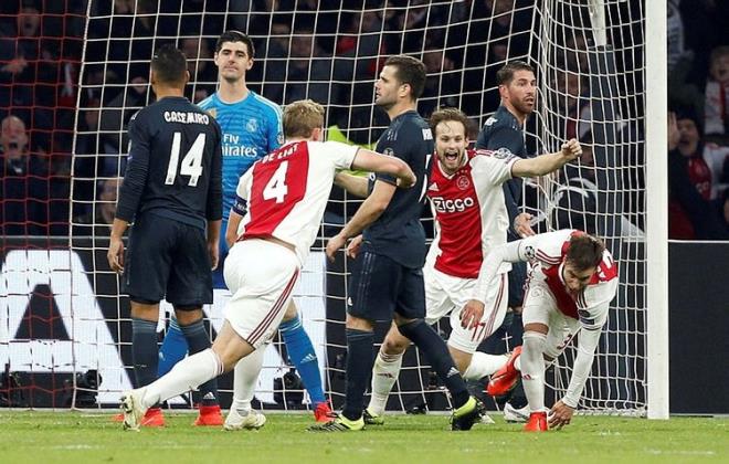 Man 37. dakikasnda Ajax, Nicolas Tagliafico'nun golyle 1-0 ne geti. Ancak Hollanda ekibinin sevinci uzun srmedi.