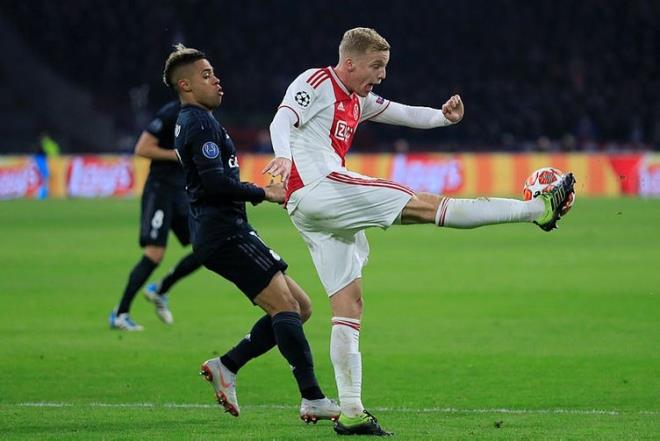 Olduka tempolu geen mcadelenin ilk yarsnda iki takm da eitlii bozamad.