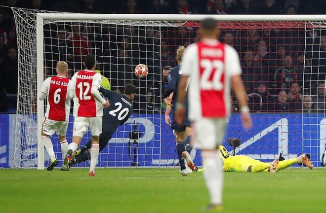 Ajax, 75. dakikada Hakim Ziyech ile eitlii yakalarken, 87. dakikada Asensio, Real Madrid'i 2-1 ne geiren gol kaydetti.