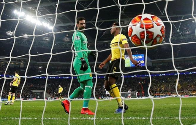 Mcadelenin ilk yarsnda gol sesi kmazken, ev sahibi ekip ikinci yar cotu. ngiliz ekibi 47. dakikada Heung-Min Son'un golyle 1-0 ne geti.