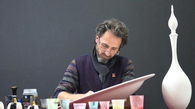 Muzaffer elik, ininin dayanklln artrmak ve renklerinin canllnn uzun yllar korunmasn salamak iin Ar-Ge almalarnn srdn szlerine ekledi.