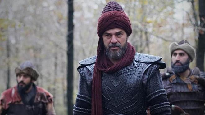 TRT'1 ekranlarnda yaklak 3 sezondur frtnalar estiren ve en ok izlenen dizilerin banda gelen Dirili Erturul hakknda kan haberler izleyicinin kafasn kartrd. Baarl performans ile alk toplayan Engin Altan Dzyatan, diziye veda m ediyor?