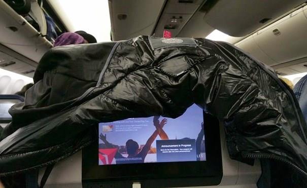 2013 ylnda Passenger Shaming ad altnda oluturulan Facebook ve nstagram hesaplarnda uak yolculuklar srasnda yaanmas arzu edilmeyen bu mahcup edici anlar paylalyor.