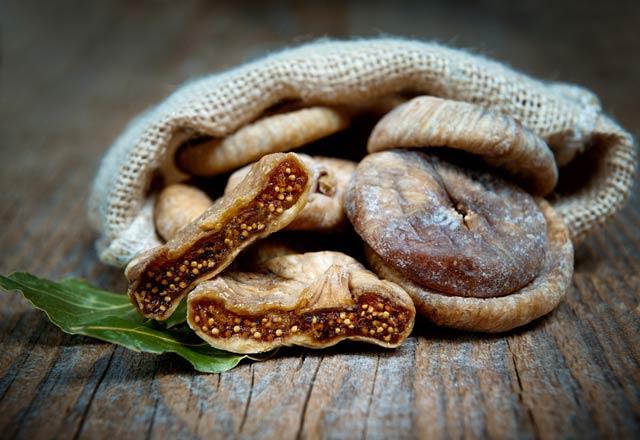 bn-i Sina'nn nerdii incir karmnn en nemli etkisi ise kanseri nlemesi. Kanser oluumunu nleyen incir karmn dzenli bir biimde tketerek etkilerinden faydalanabilirsiniz.
