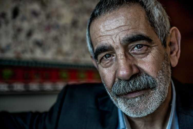 "Ben insanlara ulaabilmek iin tiyatroyu kullanyorum. Cezaevlerinde oyunlar oynuyorum. Gnl ii olarak yapyorum bunu." diye konutu.