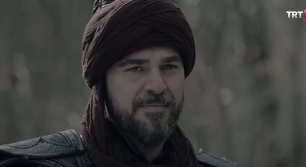 Gkek'in paylat Dirili Erturul dizisindeki Erturul Bey sahnesinde l-i mrn Suresi'nin 103. ayetinin mealinin u ksm okundu: "Hep birlikte Allah'n ipine smsk yapn; blnp paralanmayn"