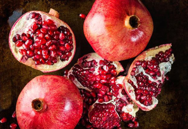 Vine ve pancar suyundan sonra nar suyu da yeni spor performans ve dayankllk arttrclar arasnda yerini almaktadr. Nar suyu, arnn azalmasna ve g kazanmnn iyiletirilmesine yardmc olabilmekte, ayrca egzersizden kaynaklanan oksidatif hasar azaltmaktadr. nsan almalarnda aterosklerotik plaklar (damar sertlemesi) tersine evirmede etkili olduu bulunmutur. 1 bardak nar suyu krmz arap, yeil ay, yaban mersini, aai zm ve turna yemiinden daha fazla antioksidan ierir&#8221; ifadelerini kulland.